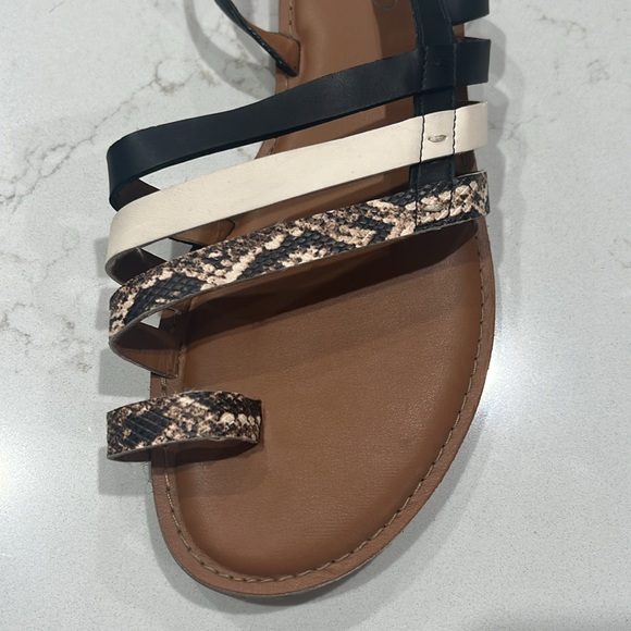 Franco Sarto black/white/snake-print Sandals with Toe & Back Strap Size 7.5 - Picture 2 of 6